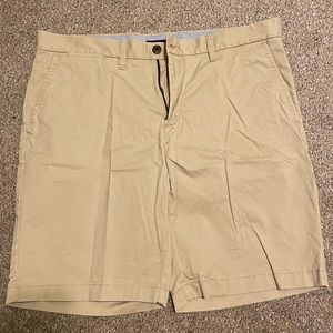 Tommy Hilfiger 9” Khaki Shorts Men’s